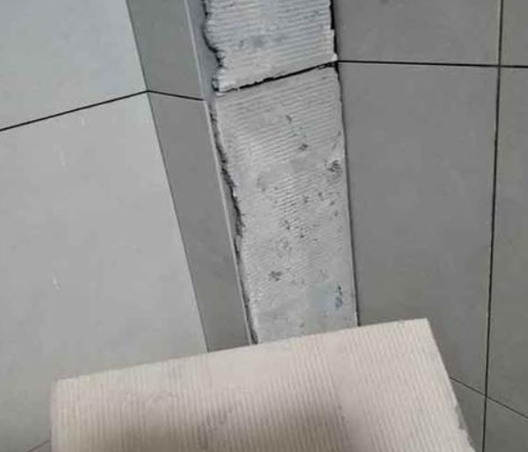 杭州市瓷砖空鼓维修公司分享下厨房瓷砖脱落的补救措施。